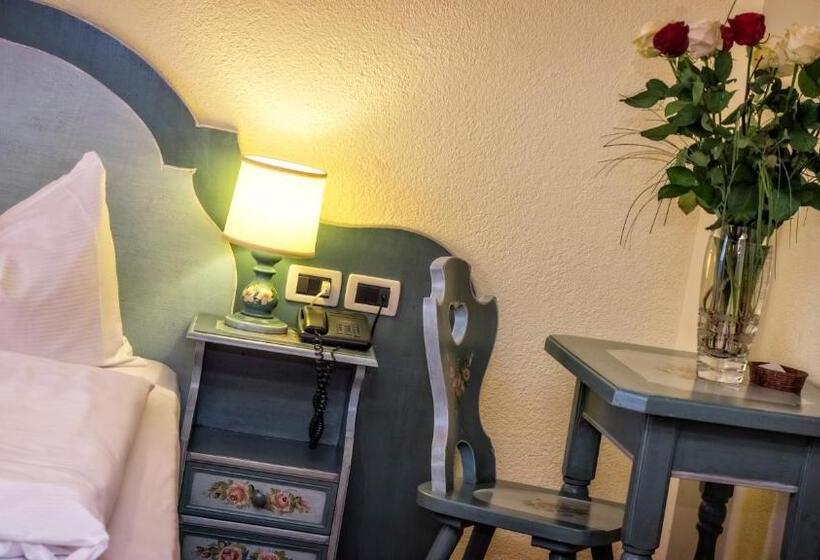 Номер Стандарт Трехместный, Brunella