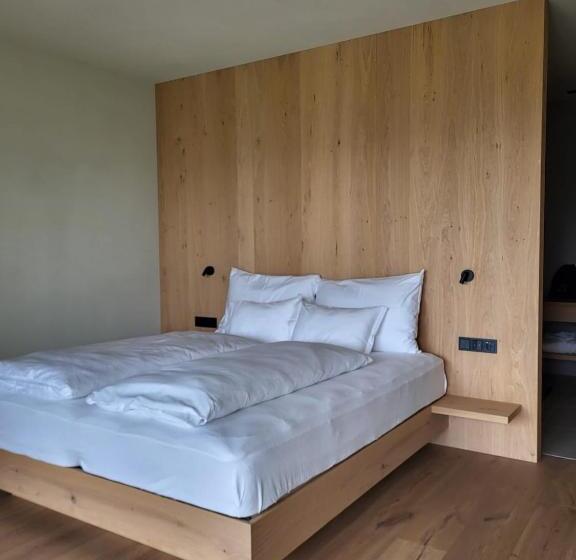 חדר סטודיו סטנדרד, Das Wanda