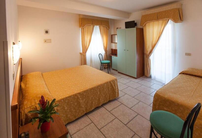 带阳台标准四人间, Garden