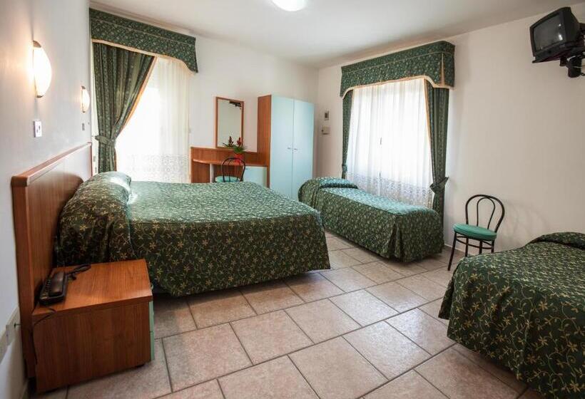 带阳台标准四人间, Garden