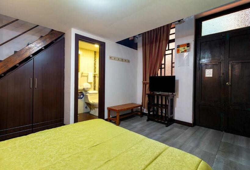 غرفة قياسية ثلاثية, Majestic 1