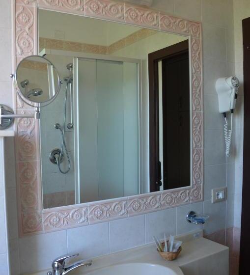 اتاق استاندارد چهار تخته, Rosen Garden