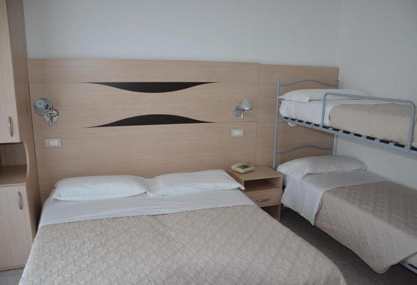 اتاق استاندارد چهار تخته, Rosen Garden