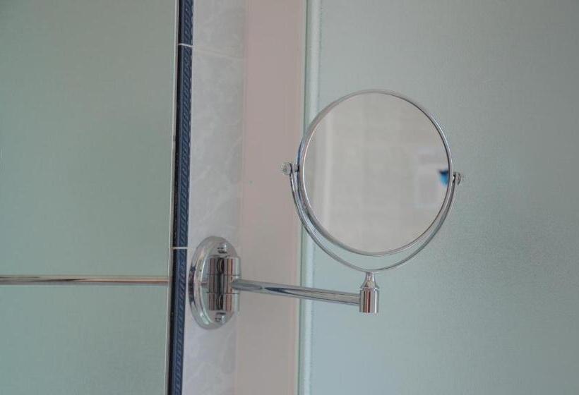 اتاق استاندارد سه نفره, Rosen Garden