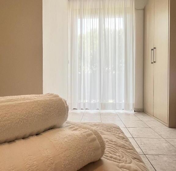 اتاق استاندارد, Rosen Garden