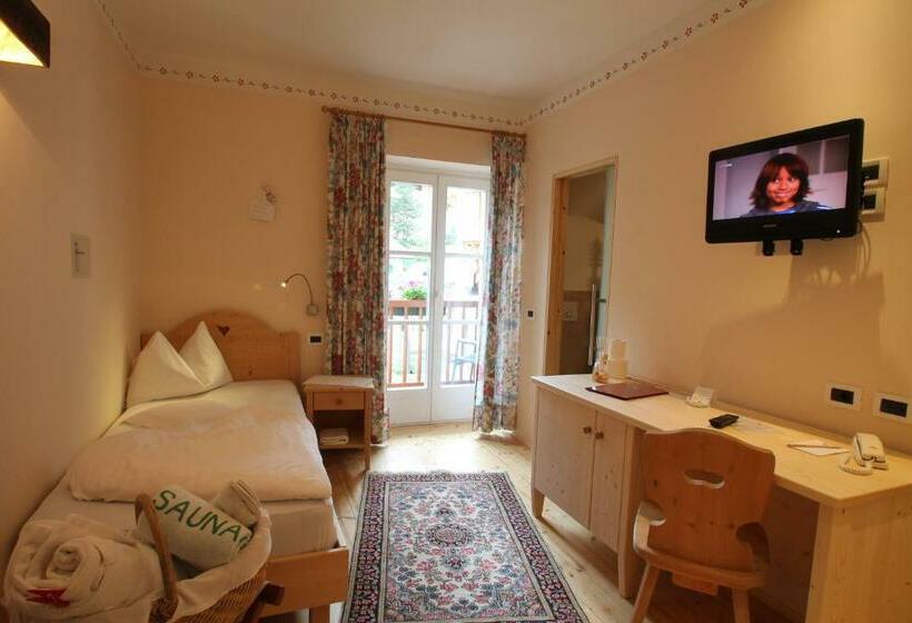 スタンダードシングルルーム, Schwarzer Adler