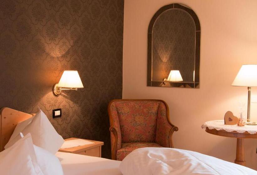 バルコニー付きスタンダードルーム, Schwarzer Adler