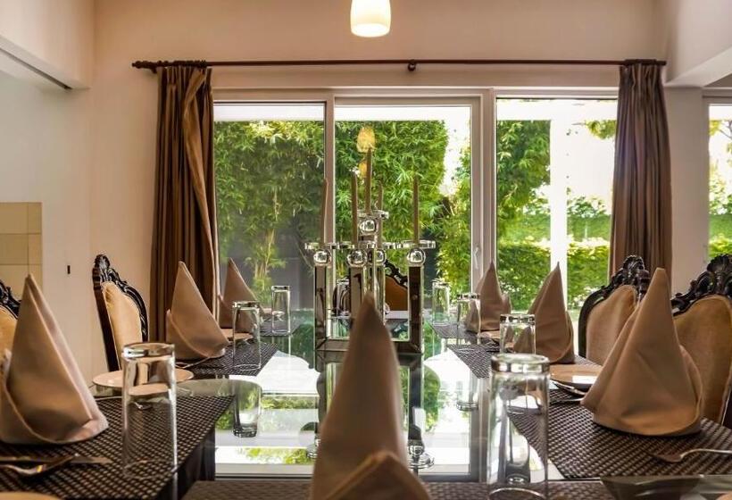 וילה בת חדר שינה 1, Amatra By The Ganges