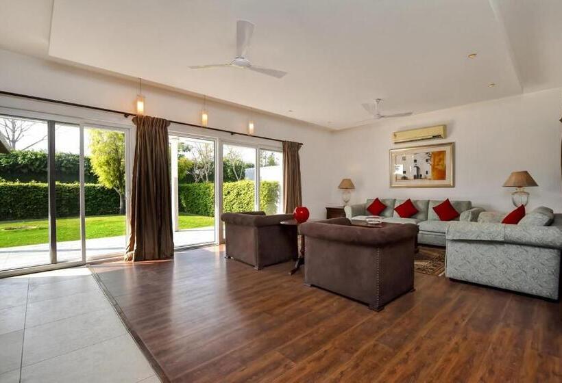 וילה בת חדר שינה 1, Amatra By The Ganges