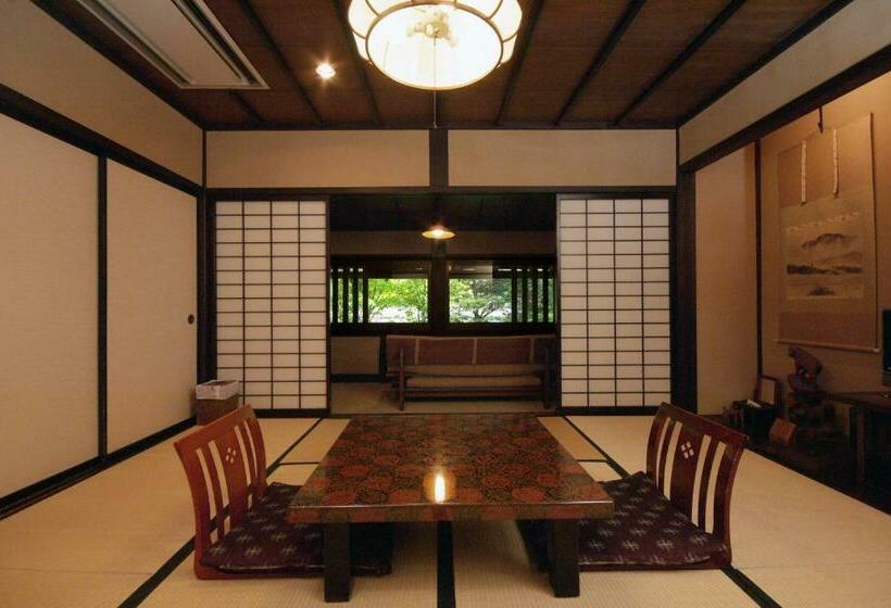 חדר סטנדרט לארבעה, Yumoto Choza