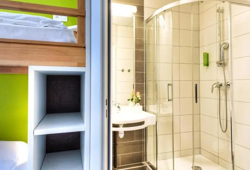 Llit en Habitació Compartida, Ciarus