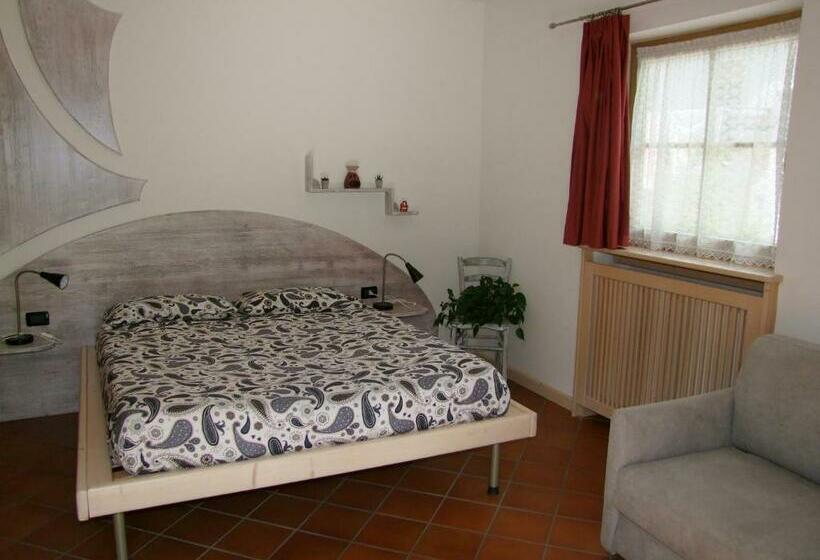 غرفة قياسية رباعية مطلة على الحديقة, B&b Primavera