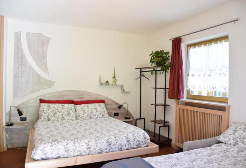 חדר לארבעה סטנדרטי עם נוף לגינה, B&b Primavera