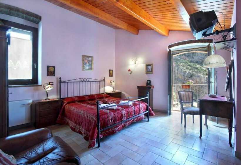 חדר סטנדרט נוף להרים, Il Belvedere