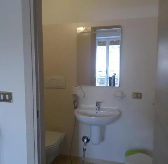 Standard Yhden Hengen Huone, Albergo Motta