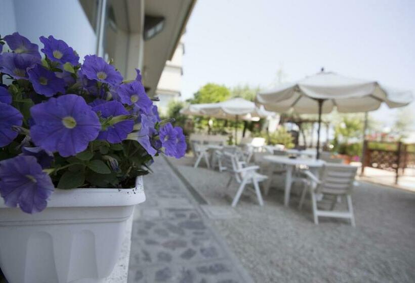 اتاق استاندارد با چشمانداز دریا, Bisanzio