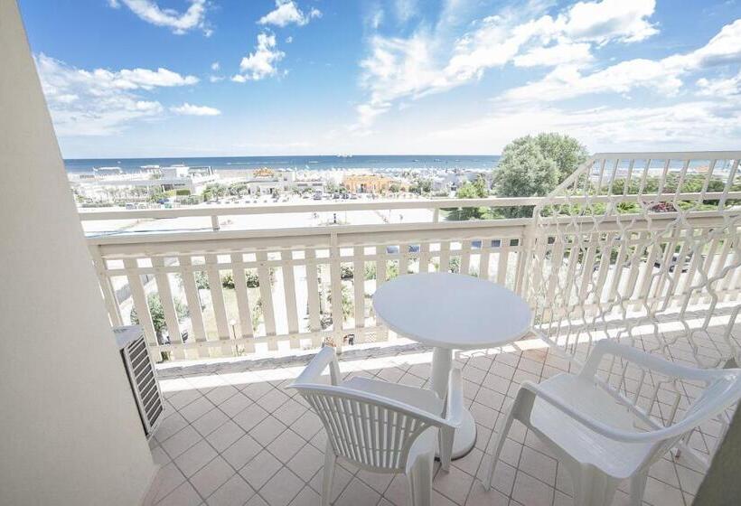 اتاق استاندارد با چشمانداز دریا, Bisanzio