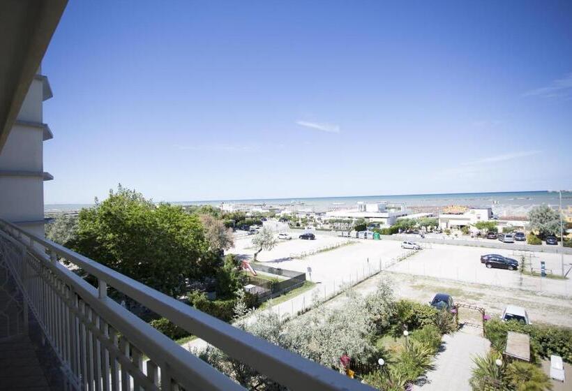 اتاق خانوادگی با چشمانداز دریا, Bisanzio