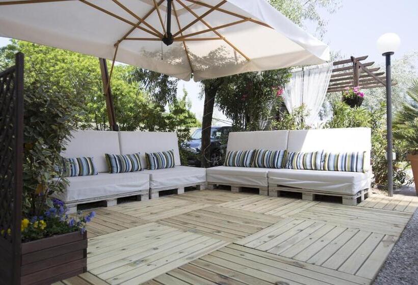 اتاق اساندارد با چشمانداز جانبی به دریا, Bisanzio