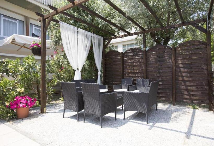 اتاق اساندارد با چشمانداز جانبی به دریا, Bisanzio