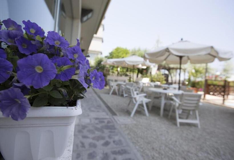 اتاق خانوادگی با چشمانداز دریا, Bisanzio