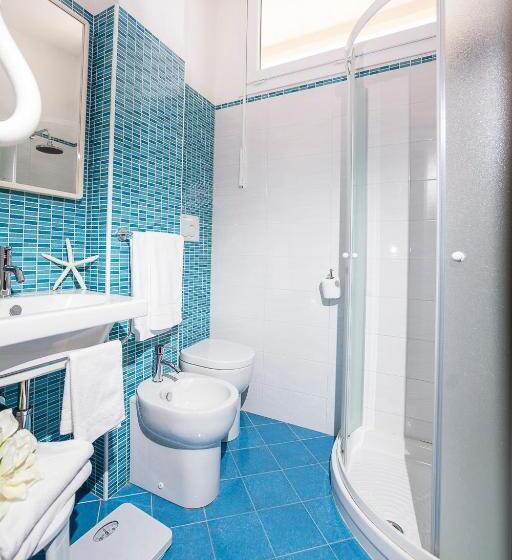 اتاق خانوادگی با چشمانداز جانبی دریا, Bisanzio