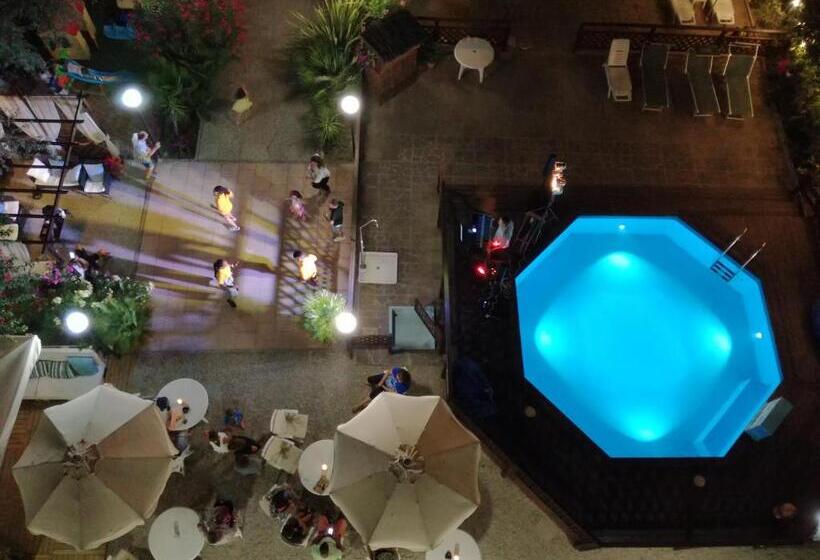 اتاق خانوادگی با چشمانداز دریا, Bisanzio