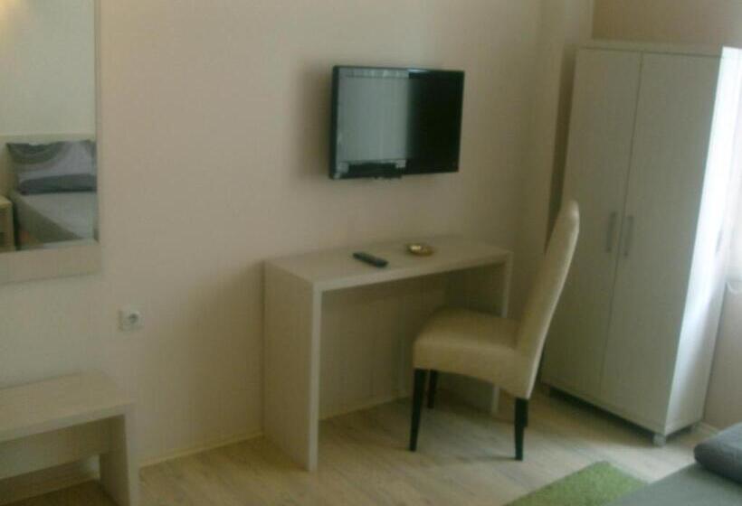 اتاق استاندارد سه نفره, Linda Bed And Breakfast