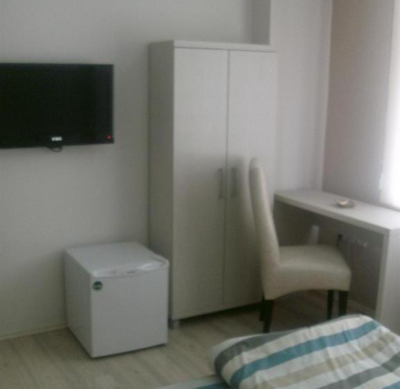 اتاق ساده سه‌ نفره, Linda Bed And Breakfast