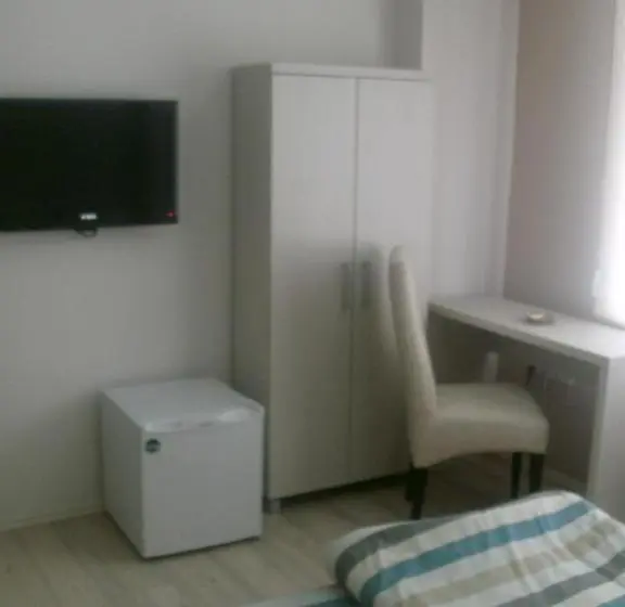 اتاق ساده سه نفره, Linda Bed And Breakfast