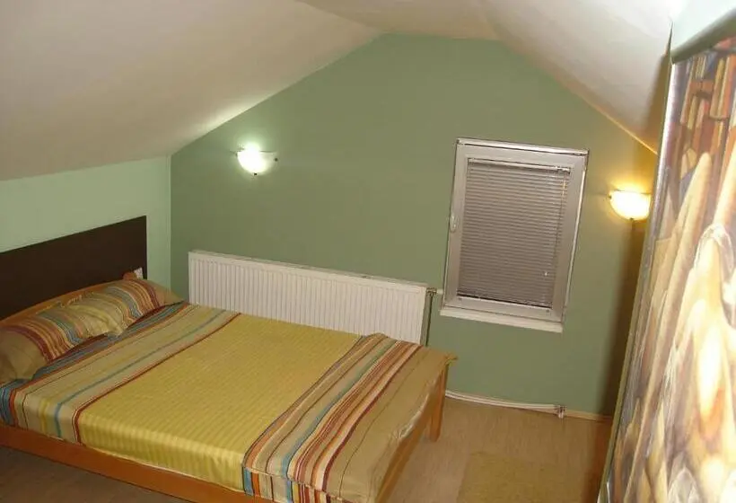 اتاق ساده سه نفره, Linda Bed And Breakfast