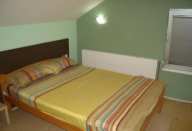 اتاق ساده سه‌ نفره, Linda Bed And Breakfast