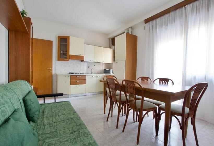 Apartamento 2 Dormitórios, Residence Madrid