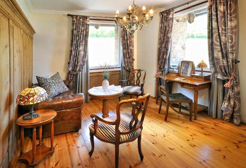 סוויטה, Schloss Hotel Korb