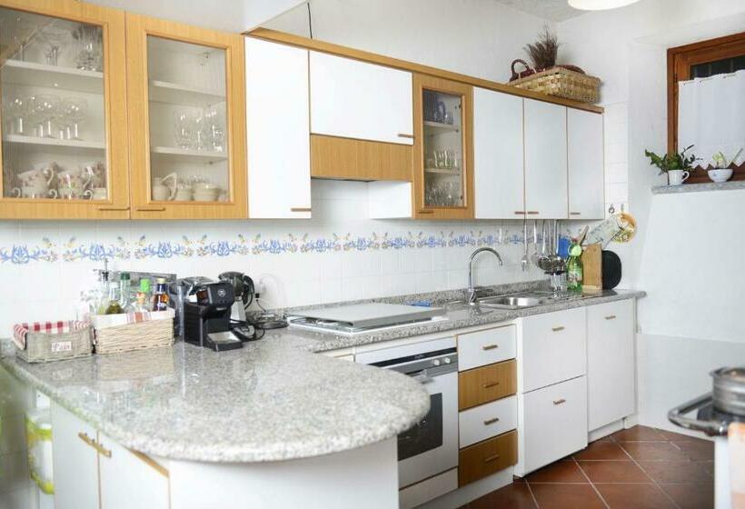 Номер Стандарт с Балконом, Villa Pinetina B&b