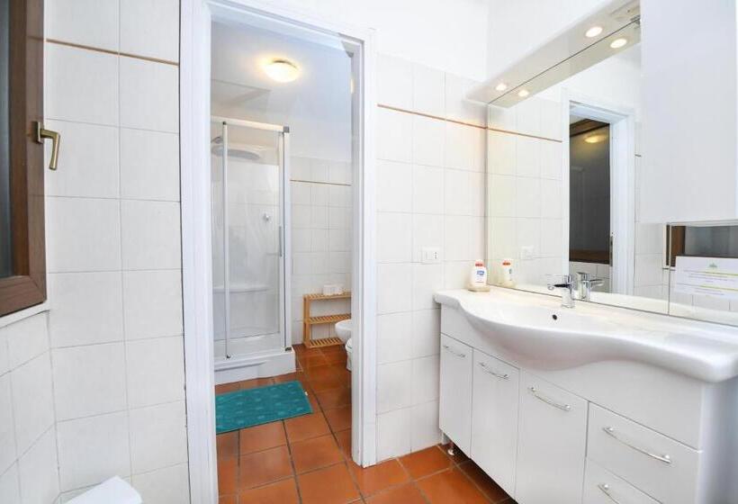 Апартаменты Deluxe 1 Спальня, Villa Pinetina B&b