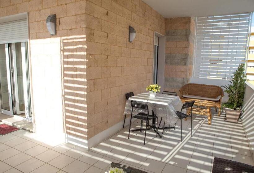 Deluxe Svit, B&b Aries