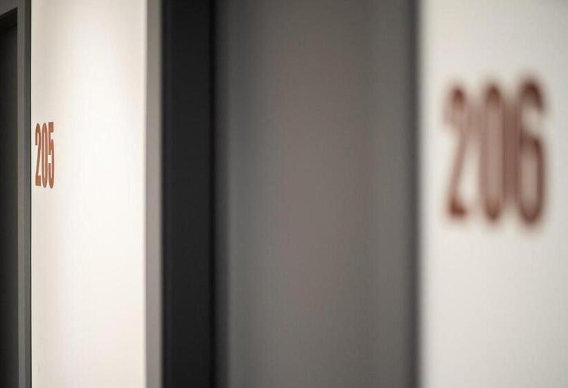 四人高级间, Abc