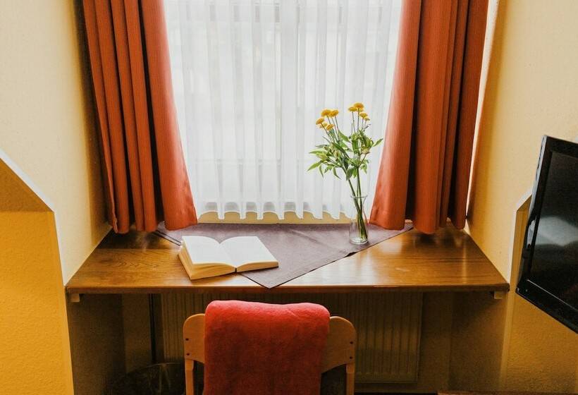 اتاق استاندارد یک نفره, Achtermann