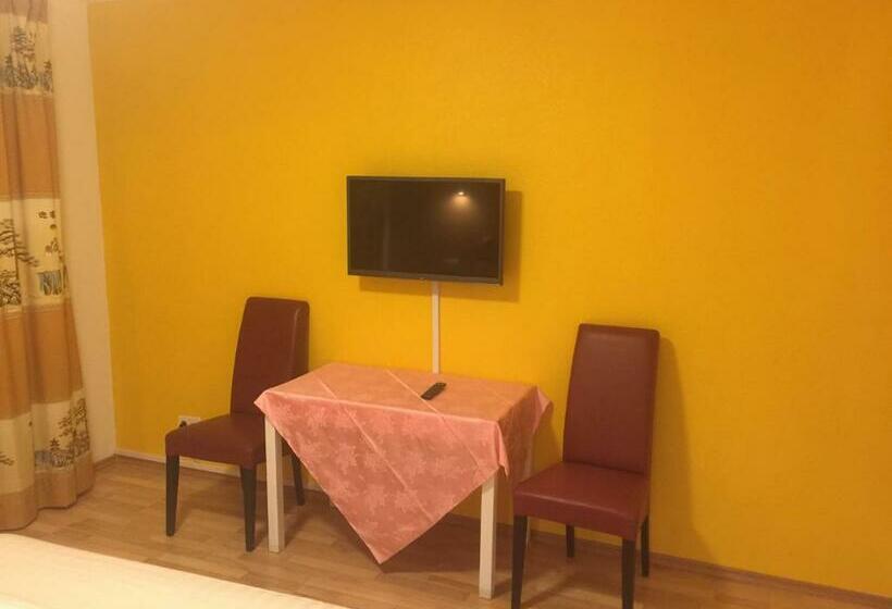 غرفة قياسية مزوَّدة بشُرفة, Adler