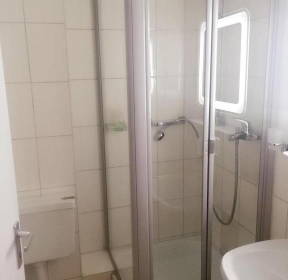 غرفة إقتصادية فردية, Adler