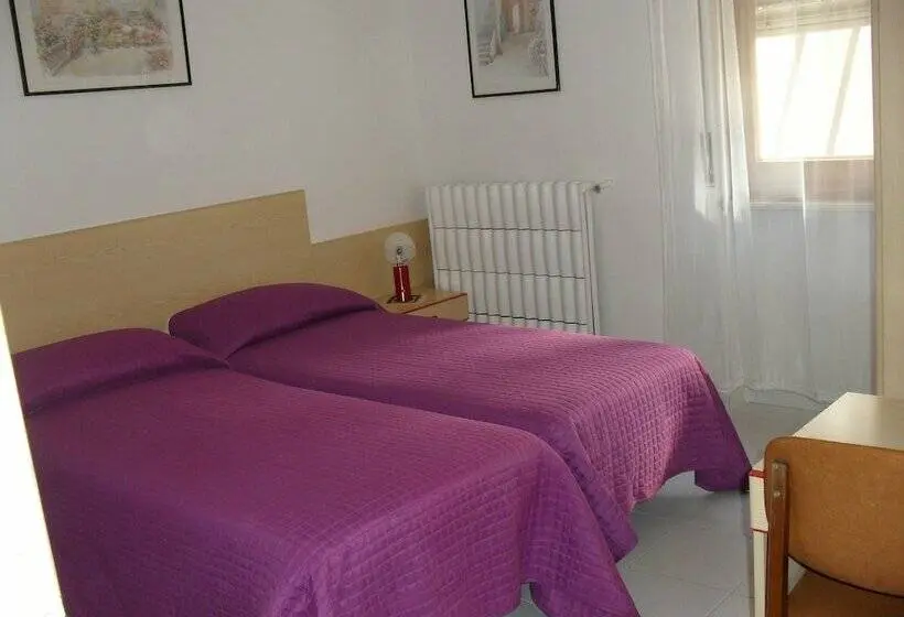 اتاق استاندارد سه نفره, Al Caminetto