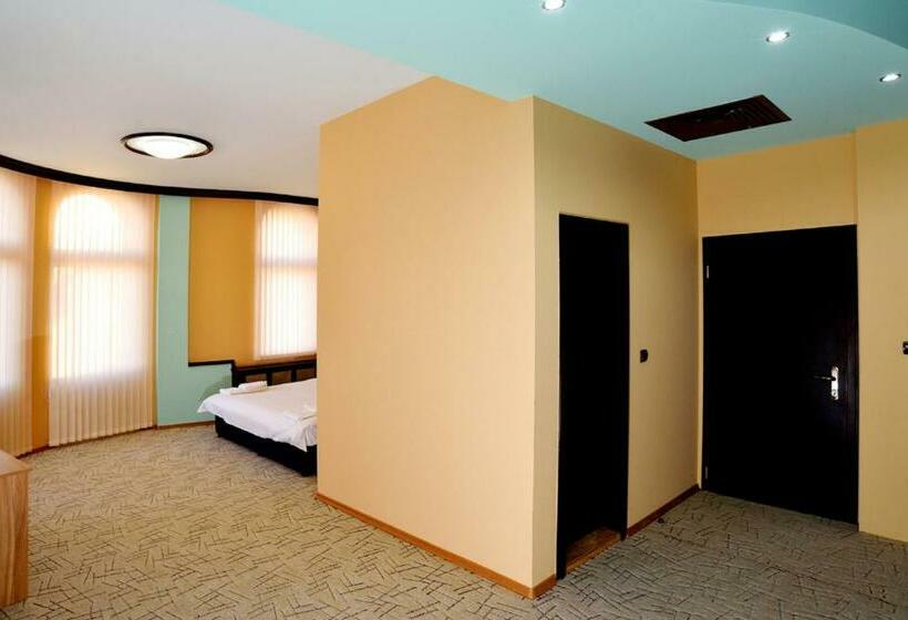 스탠다드 스튜디오, Cascade