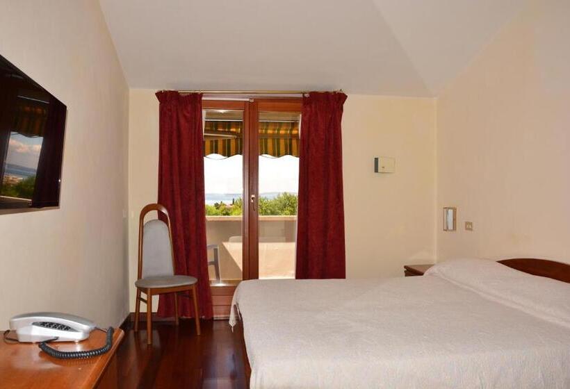 标准间带湖景, Giotto