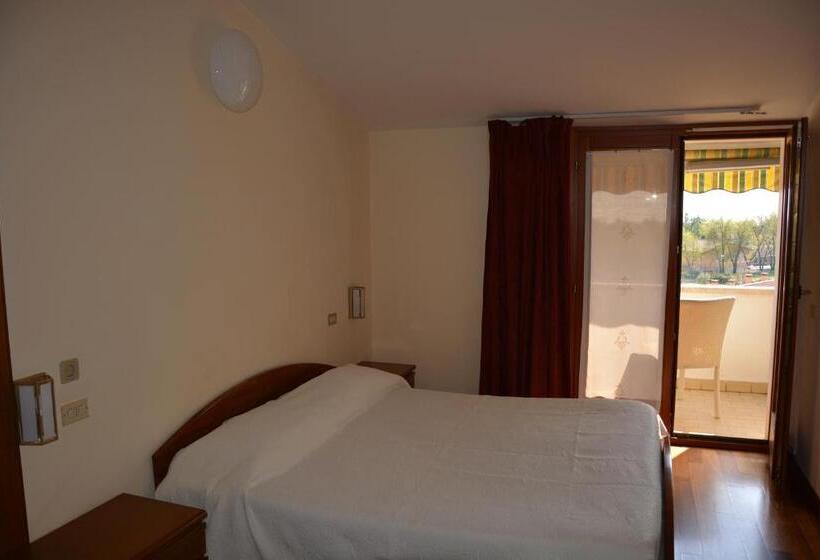 标准间带湖景, Giotto