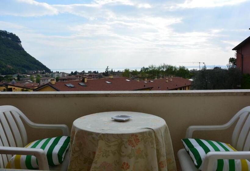 标准间带湖景, Giotto