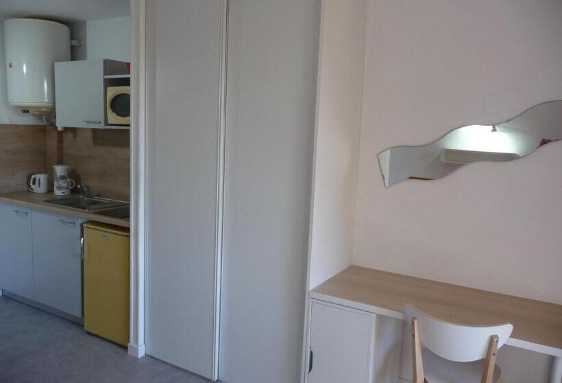 スタンダードスタジオ, Hôtel Les Eucalyptus