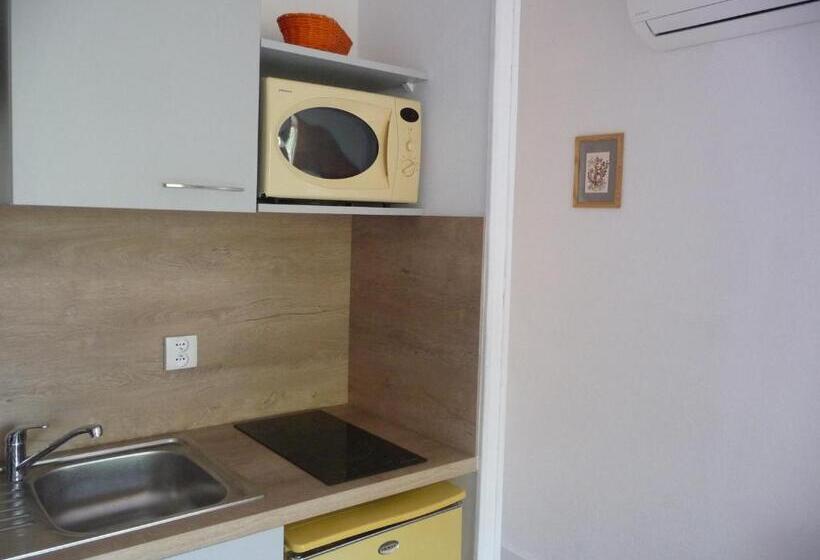 スタンダードスタジオ, Hôtel Les Eucalyptus