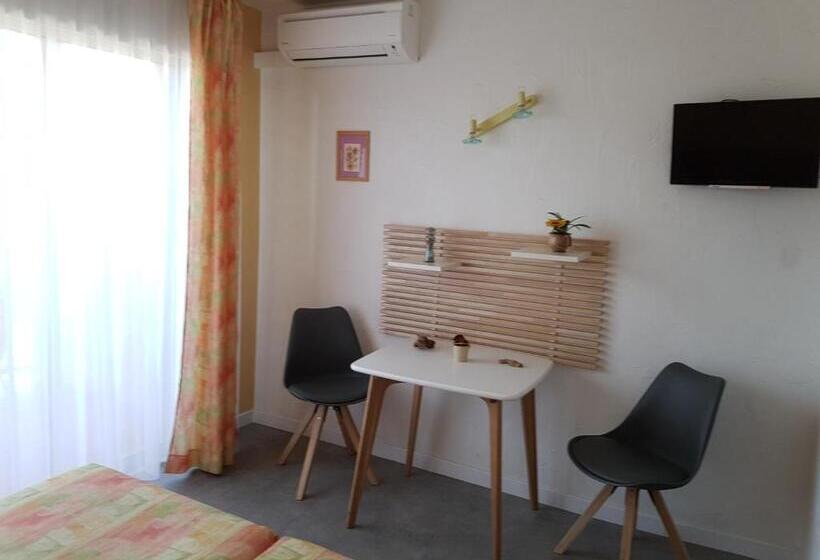 バルコニー付きスタンダードルーム, Hôtel Les Eucalyptus