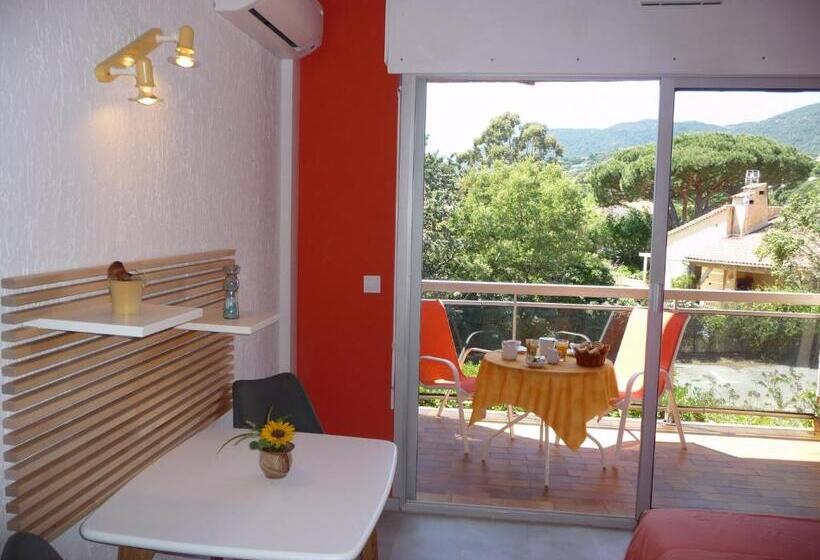 バルコニー付きスタンダードルーム, Hôtel Les Eucalyptus